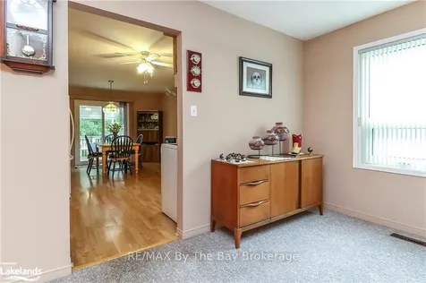 11 Evergreen Crescent Wasaga Beach ON L9Z 1B6