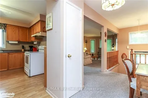 11 Evergreen Crescent Wasaga Beach ON L9Z 1B6
