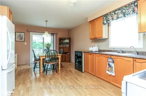 11 Evergreen Crescent Wasaga Beach ON L9Z 1B6