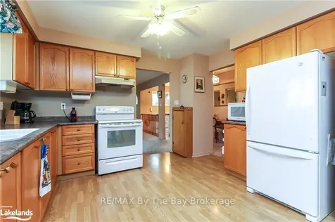 11 Evergreen Crescent Wasaga Beach ON L9Z 1B6