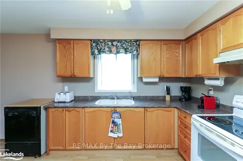 11 Evergreen Crescent Wasaga Beach ON L9Z 1B6