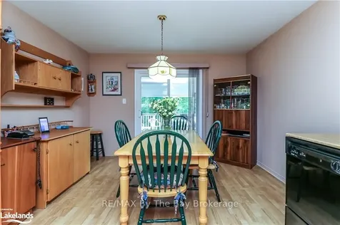 11 Evergreen Crescent Wasaga Beach ON L9Z 1B6