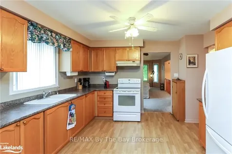 11 Evergreen Crescent Wasaga Beach ON L9Z 1B6