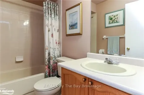11 Evergreen Crescent Wasaga Beach ON L9Z 1B6