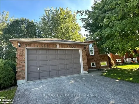 11 Evergreen Crescent Wasaga Beach ON L9Z 1B6