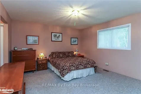 11 Evergreen Crescent Wasaga Beach ON L9Z 1B6