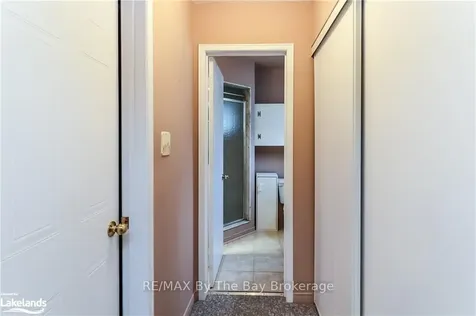 11 Evergreen Crescent Wasaga Beach ON L9Z 1B6