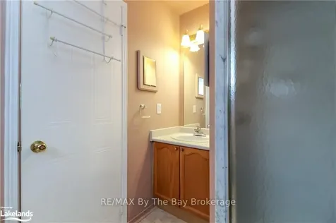 11 Evergreen Crescent Wasaga Beach ON L9Z 1B6