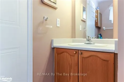 11 Evergreen Crescent Wasaga Beach ON L9Z 1B6
