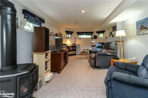 11 Evergreen Crescent Wasaga Beach ON L9Z 1B6