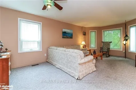 11 Evergreen Crescent Wasaga Beach ON L9Z 1B6