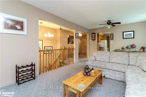 11 Evergreen Crescent Wasaga Beach ON L9Z 1B6