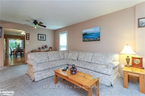 11 Evergreen Crescent Wasaga Beach ON L9Z 1B6