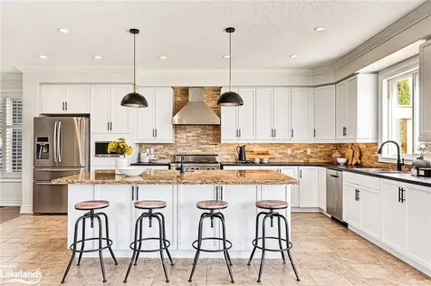 13 Dance Street Collingwood ON L9Y 0H4