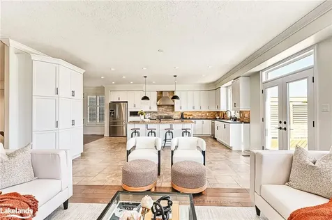 13 Dance Street Collingwood ON L9Y 0H4