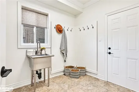 13 Dance Street Collingwood ON L9Y 0H4