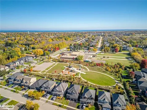 13 Dance Street Collingwood ON L9Y 0H4