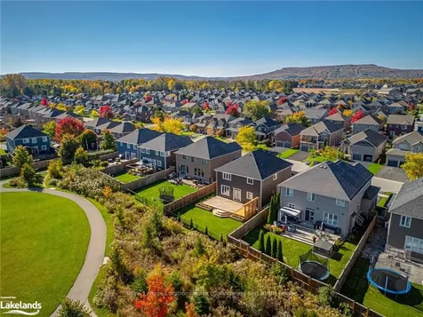 13 Dance Street Collingwood ON L9Y 0H4