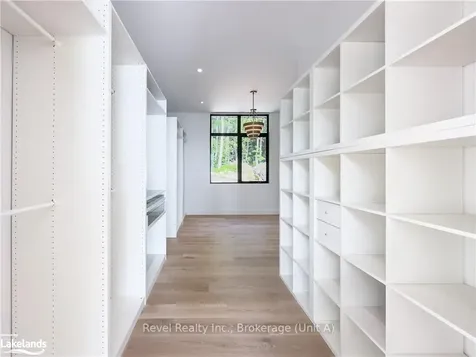 254 Melissa Lane Tiny ON L9M 0T8