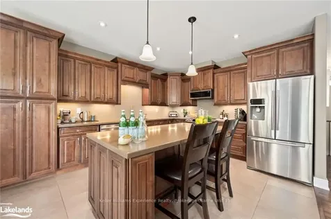 2147 Elana Drive Severn ON L3V 0C1