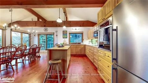 56 North Road Clearview ON L0M 1H0