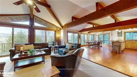 56 North Road Clearview ON L0M 1H0