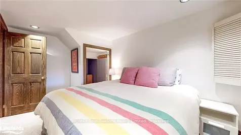 56 North Road Clearview ON L0M 1H0