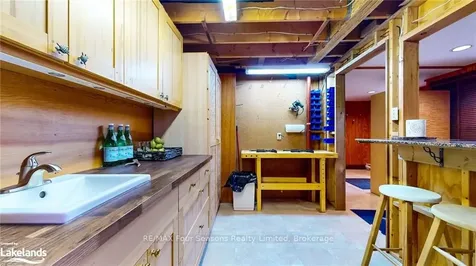 56 North Road Clearview ON L0M 1H0