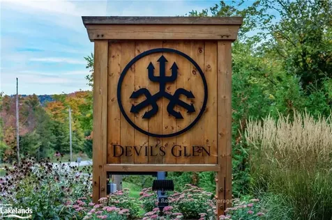 56 North Road Clearview ON L0M 1H0