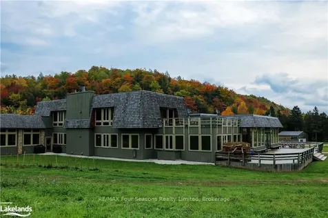 56 North Road Clearview ON L0M 1H0