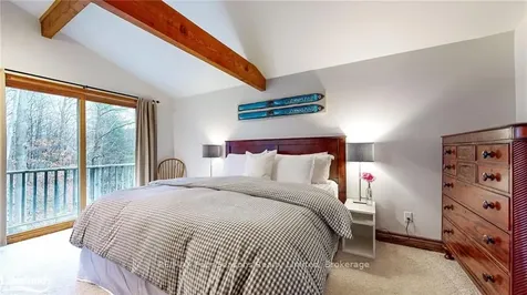 56 North Road Clearview ON L0M 1H0