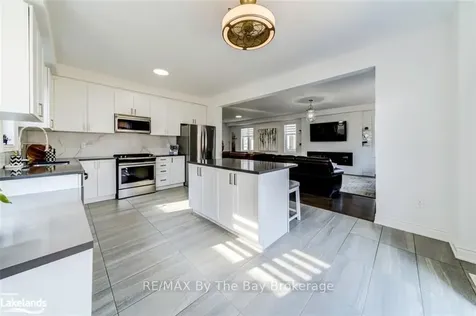 43 Autumn Drive Wasaga Beach ON L9Z 1J9