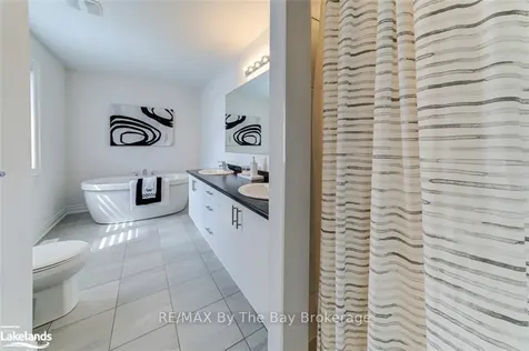43 Autumn Drive Wasaga Beach ON L9Z 1J9