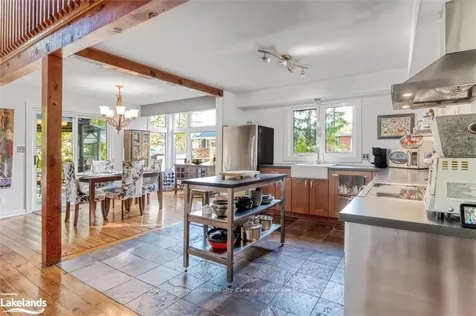 73 53rd Street S Wasaga Beach ON L9Z 1W8
