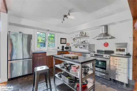 73 53rd Street S Wasaga Beach ON L9Z 1W8