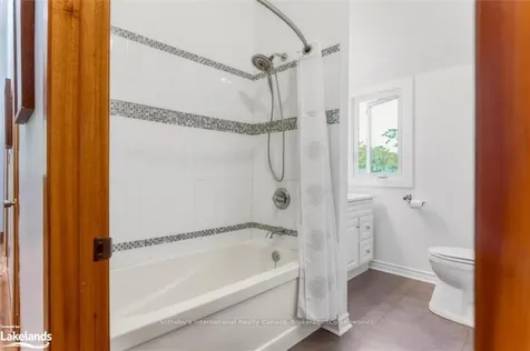 73 53rd Street S Wasaga Beach ON L9Z 1W8