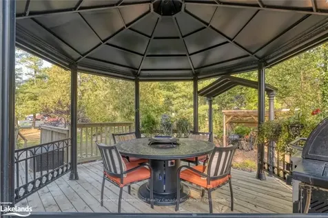 73 53rd Street S Wasaga Beach ON L9Z 1W8
