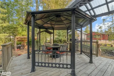 73 53rd Street S Wasaga Beach ON L9Z 1W8