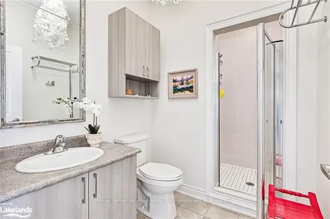 84 Kari Crescent N/a Collingwood ON L9Y 5B4