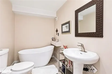 84 Kari Crescent N/a Collingwood ON L9Y 5B4