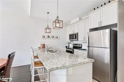 84 Kari Crescent N/a Collingwood ON L9Y 5B4