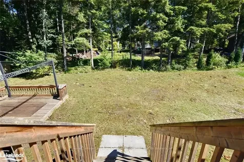 81 52nd Street S Wasaga Beach ON L9Z 1Y1