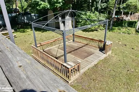 81 52nd Street S Wasaga Beach ON L9Z 1Y1