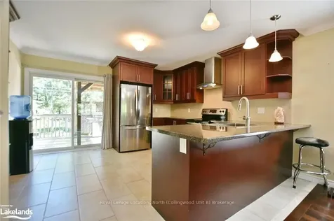 81 52nd Street S Wasaga Beach ON L9Z 1Y1