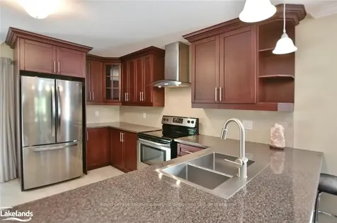 81 52nd Street S Wasaga Beach ON L9Z 1Y1