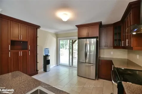 81 52nd Street S Wasaga Beach ON L9Z 1Y1