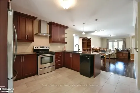 81 52nd Street S Wasaga Beach ON L9Z 1Y1