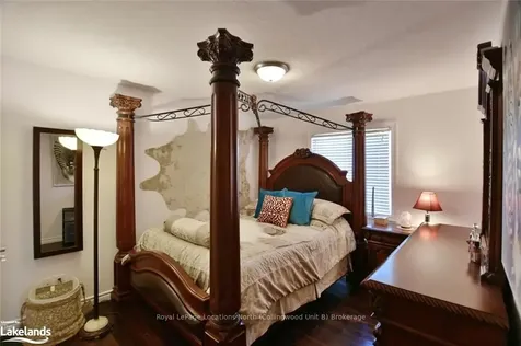 81 52nd Street S Wasaga Beach ON L9Z 1Y1