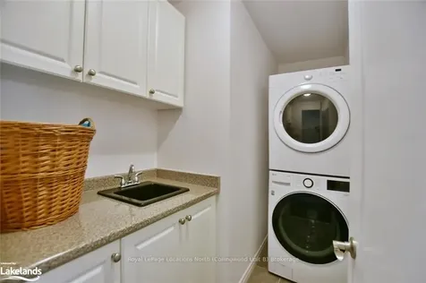 81 52nd Street S Wasaga Beach ON L9Z 1Y1