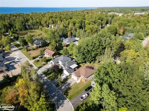 81 52nd Street S Wasaga Beach ON L9Z 1Y1